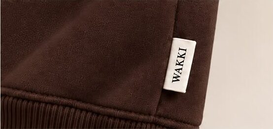 Small WAKKI side-seam label
